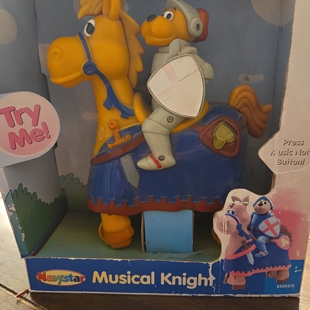 Musical Knight Action Figure - Yellow‎ and Blue - Picture 2 of 4